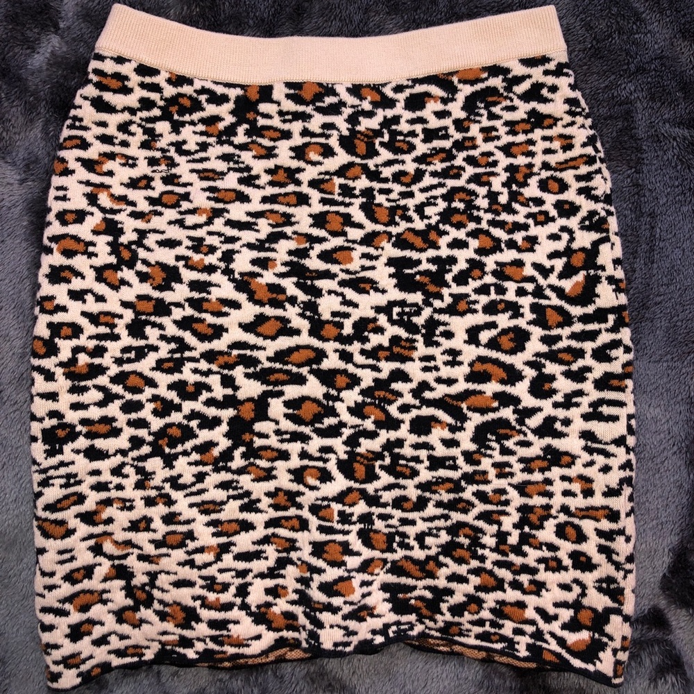 Never worn. Urban Outfitters cheetah print skirt.